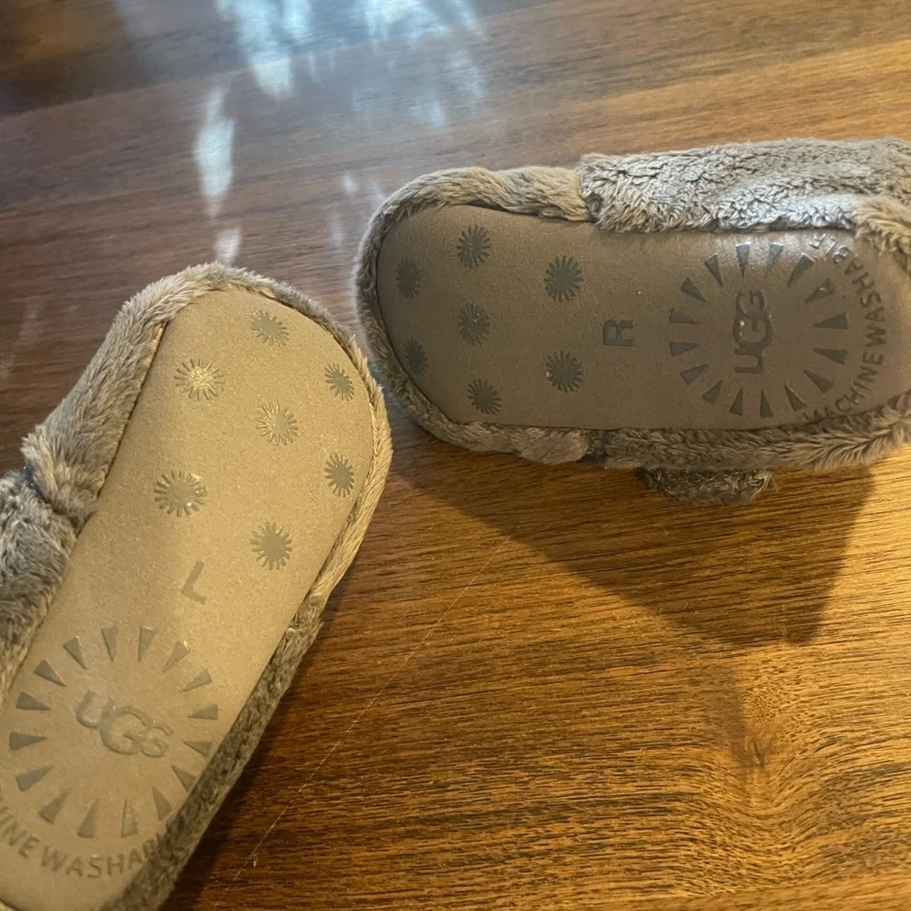 Baby Ugg Slippers Size 4/5